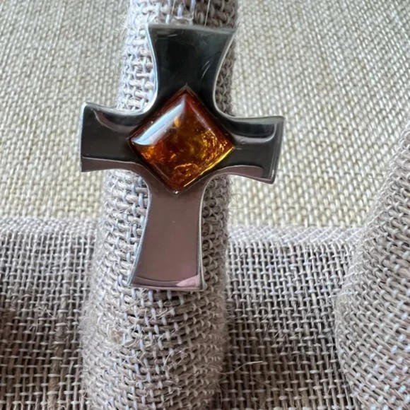 925 & Amber Baltic Cross Ring Size 5 3/4 - Picture 1 of 9